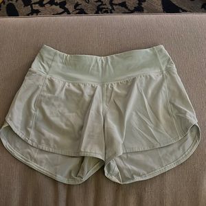 Gently worn Seafoam colored lulu Speed up shorts 2.5in inseam.